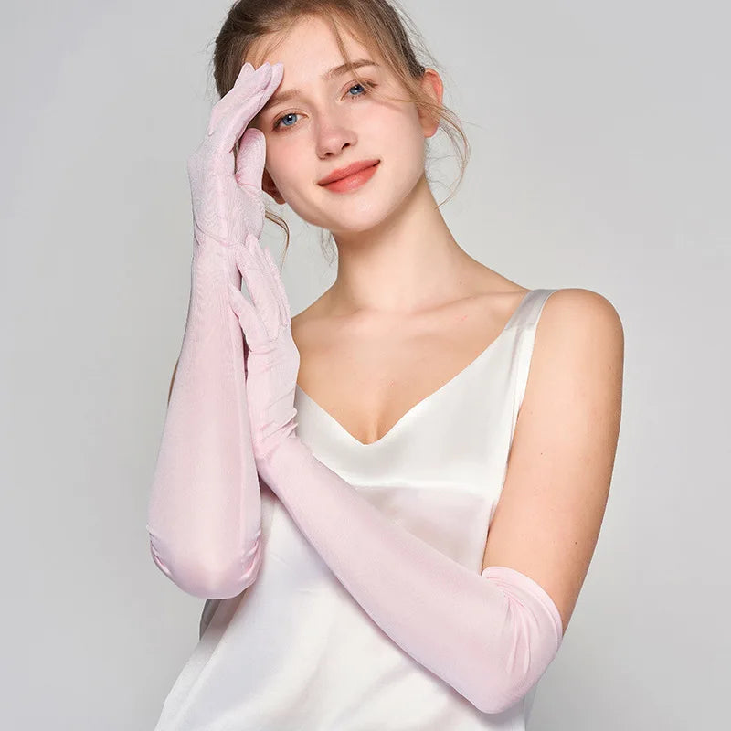 Gant femme long rose pâle en soie, vue de face