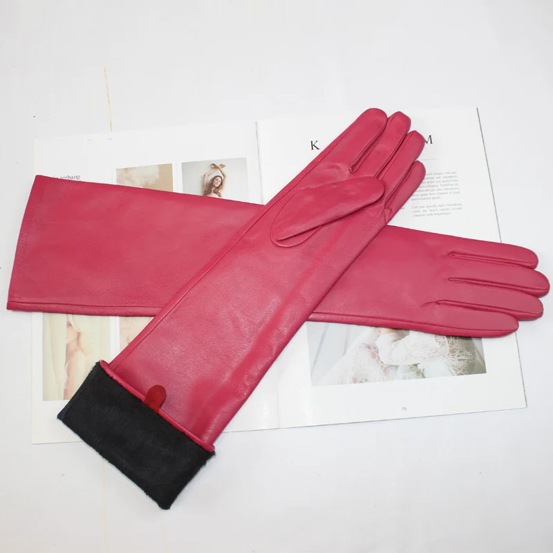Gants cuir femme longs, coloris rose vif, posés à plat