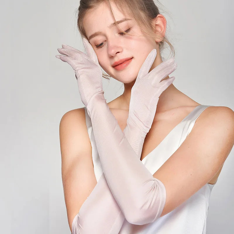 Gant femme long en soie, vue de dos du bras