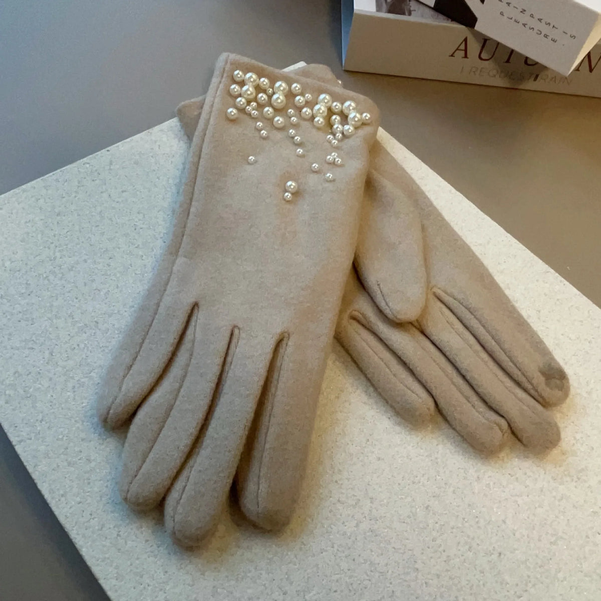 Gants femme empiecement perle et strass, coloris camel