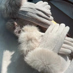 Gant femme en peluche épaisse, vue de dos de la main