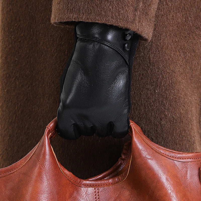 Gant femme, vue de dos de la main