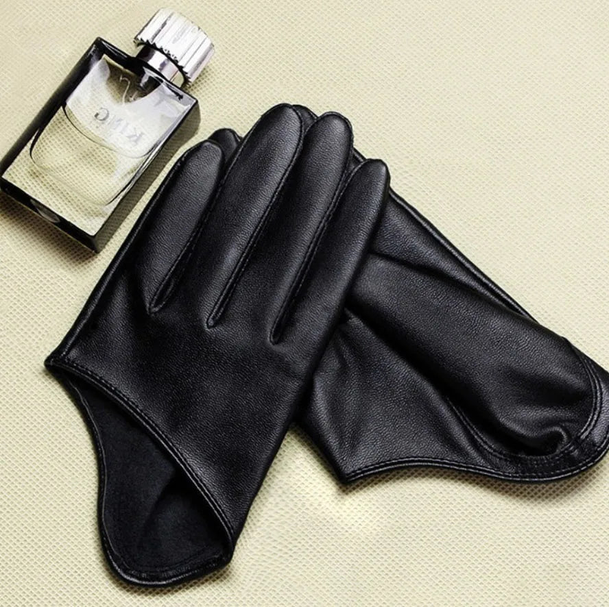 Gants similicuir femme courts, coloris noir, posés à plat