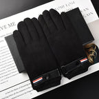 Gant homme en tricot chaud, vue de dos de la main