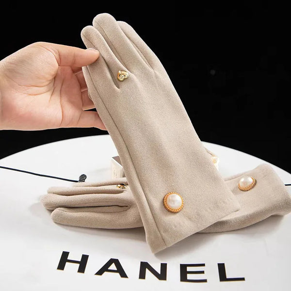 Gant femme taupe en velours, bouton perlé