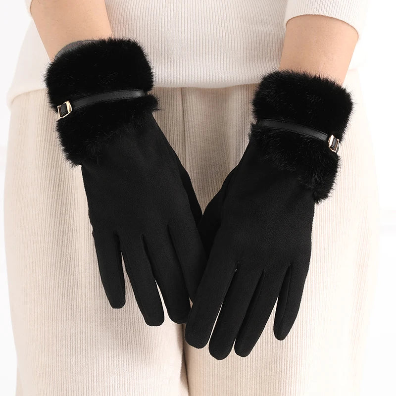 Gant femme doublé polaire, porté par temps froid