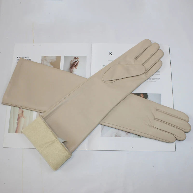 Gants cuir femme longs, coloris beige, posés à plat