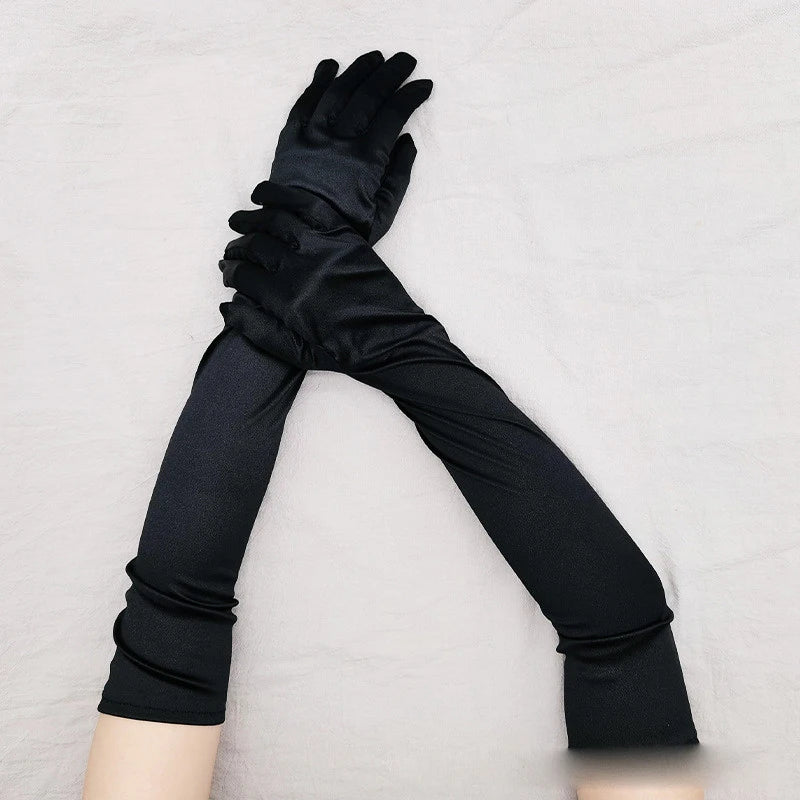 Gant long femme en satin noir, 55 cm, posé à plat