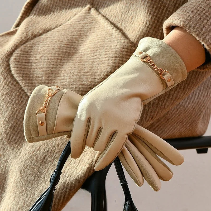 Gants similicuir femme, coloris blanc cassé, chaîne dorée au poignet