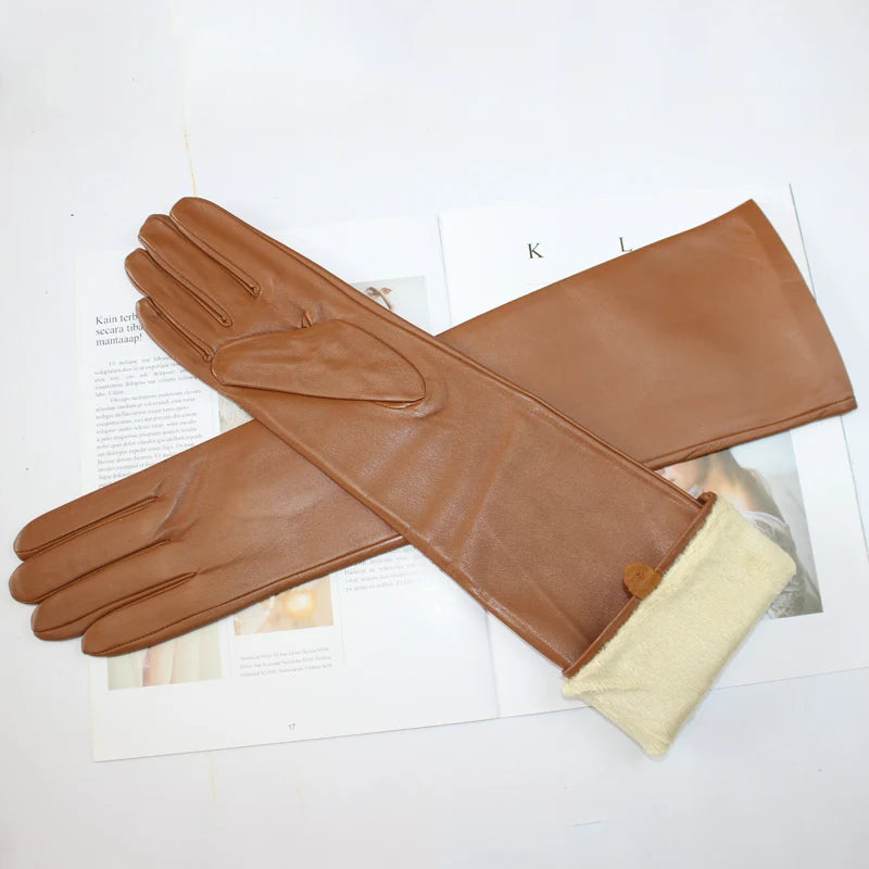 Gants cuir femme longs, coloris cognac, posés à plat