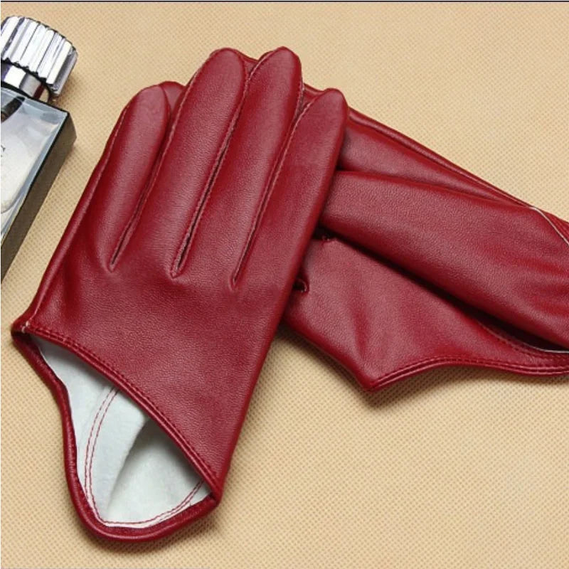 Gants similicuir femme courts, vue rapprochée de la finition mate