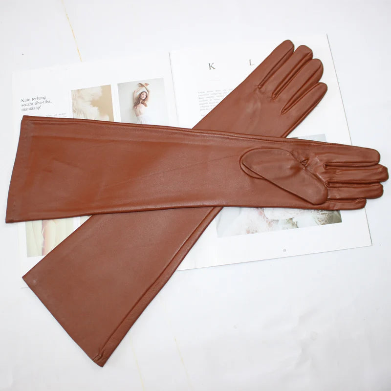 Gants cuir femme longs, coloris camel, posés à plat