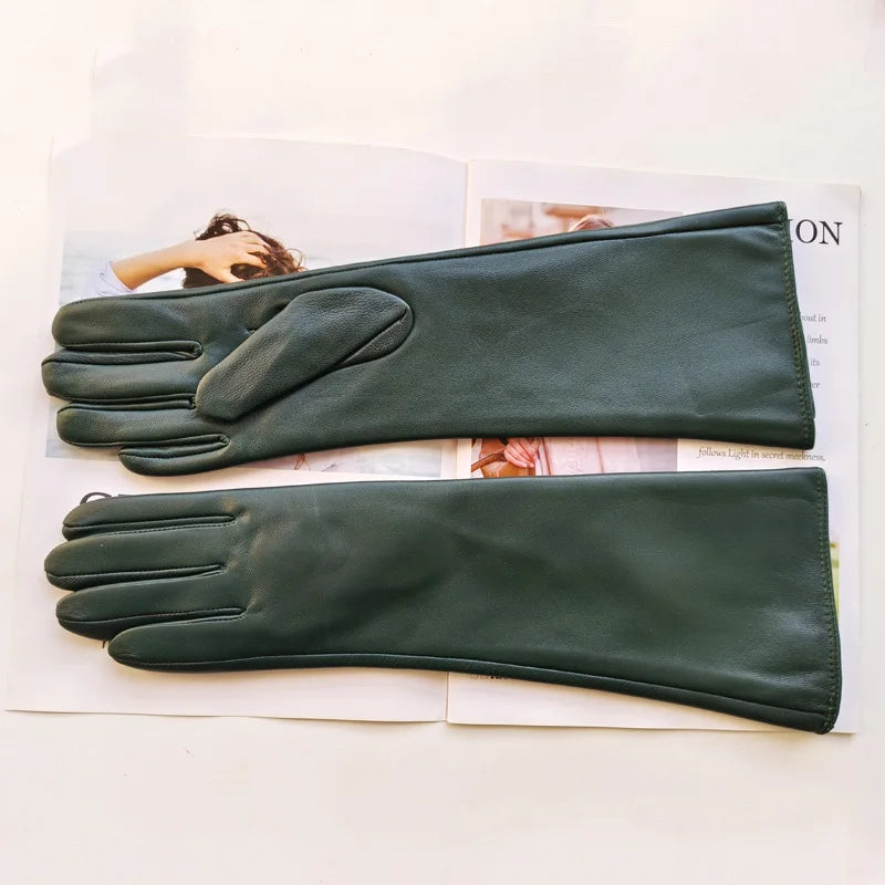Gants cuir femme mi-bras, coloris vert, posés à plat