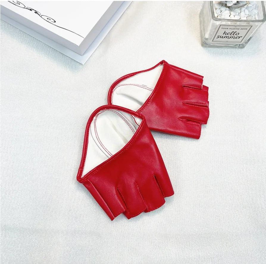 Gants similicuir femme courts, coloris ivoire, posés à plat