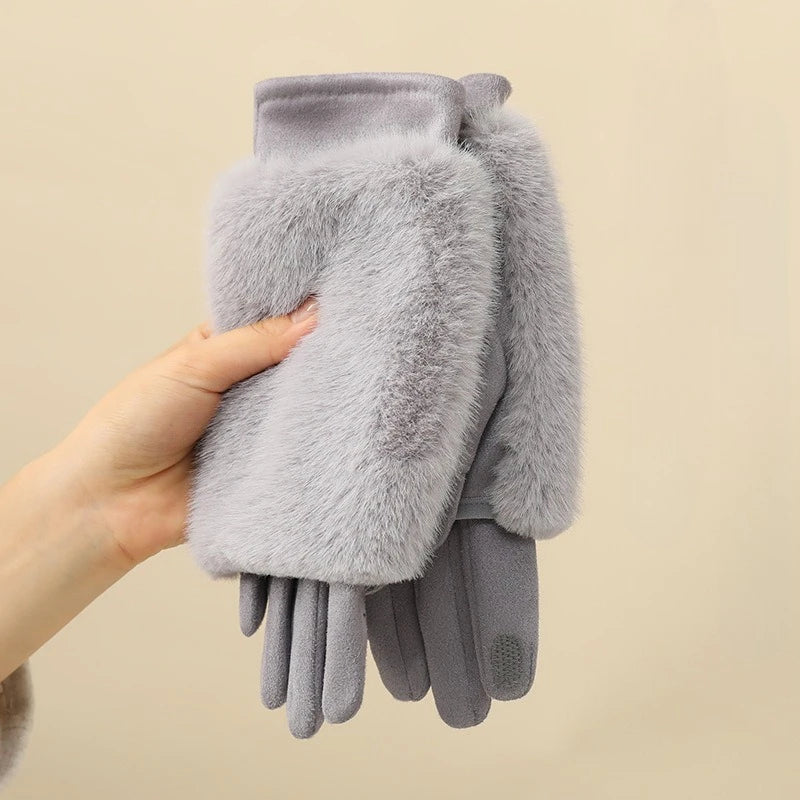 Gant femme en suédine, détail du revers fourrure