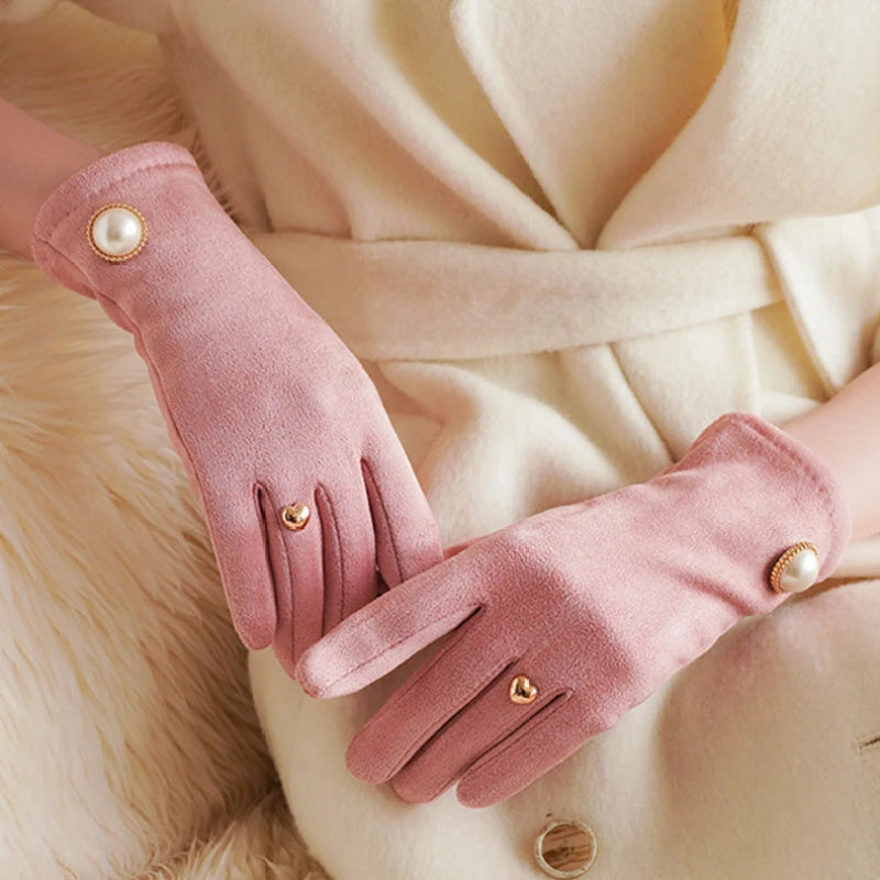 Gant femme rose, bouton perlé et breloque cœur