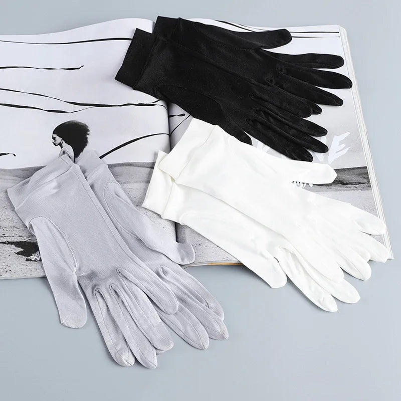 Gant femme en soie, détail de la matière