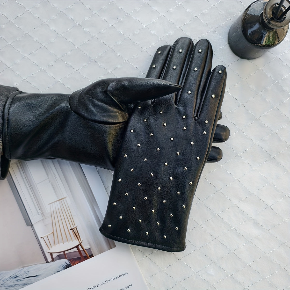 Gants femme cuir PU noir, vue de dos de la main