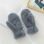Moufle femme fausse fourrure, détail du pelage dense