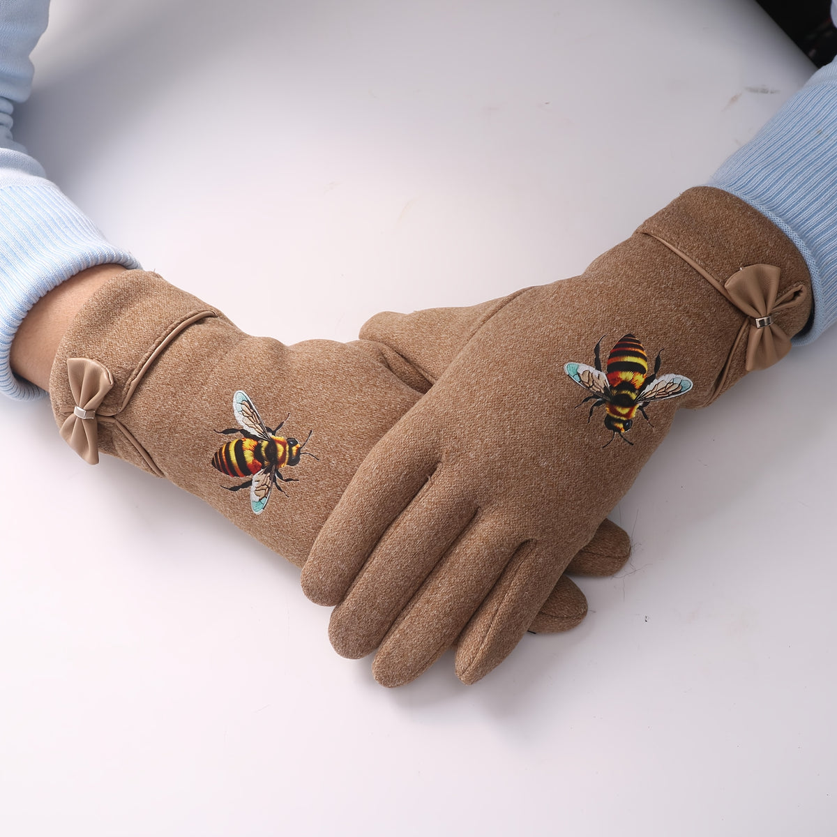 Gant femme kaki peluche, motif abeille brodé