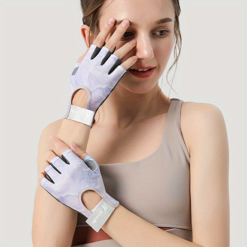 Gants de vélo demi-doigts coloris violet, portés