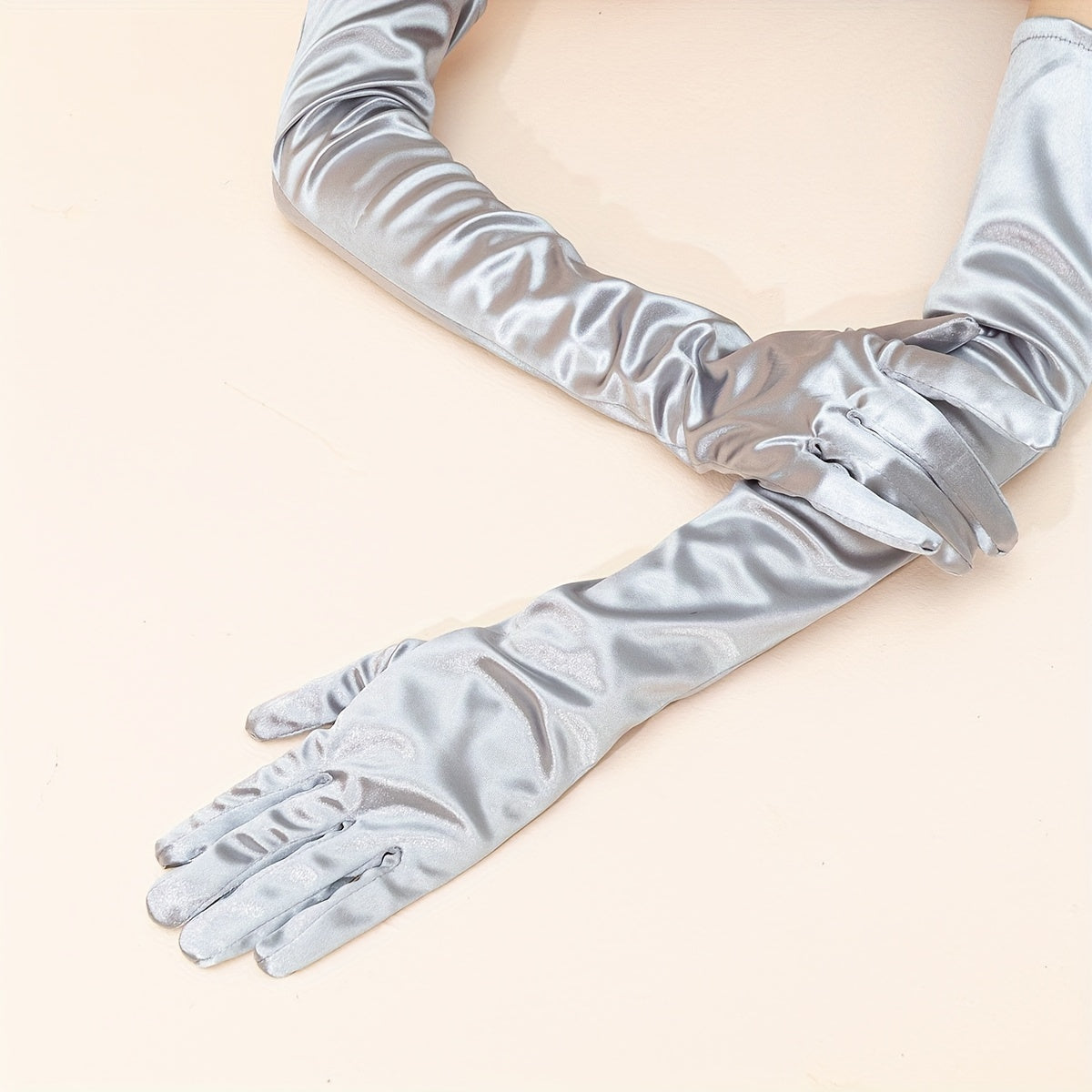 Gants longs femme satin, vue complète du bras