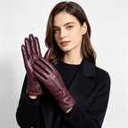 Gants femme vin rouge, gros plan sur la couture de la main