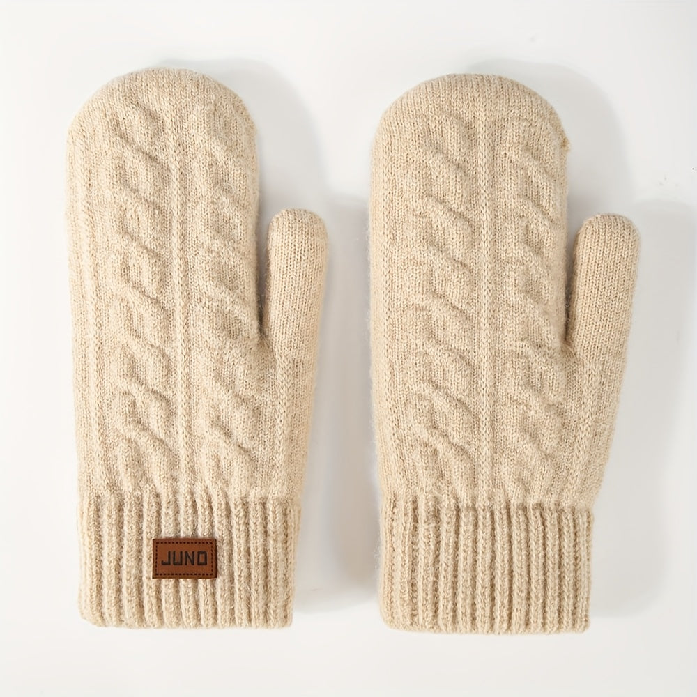 Gants moufle femme, portés en extérieur