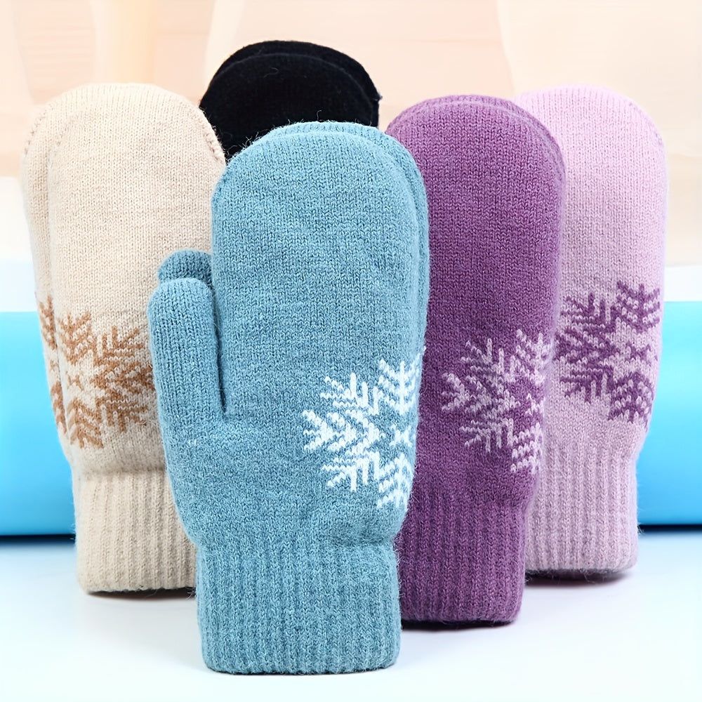 Détail du motif flocon de neige brodé