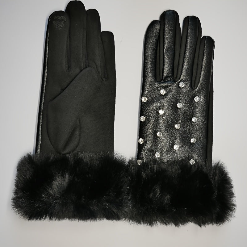 Gants femme similicuir, vue rapprochée du poignet