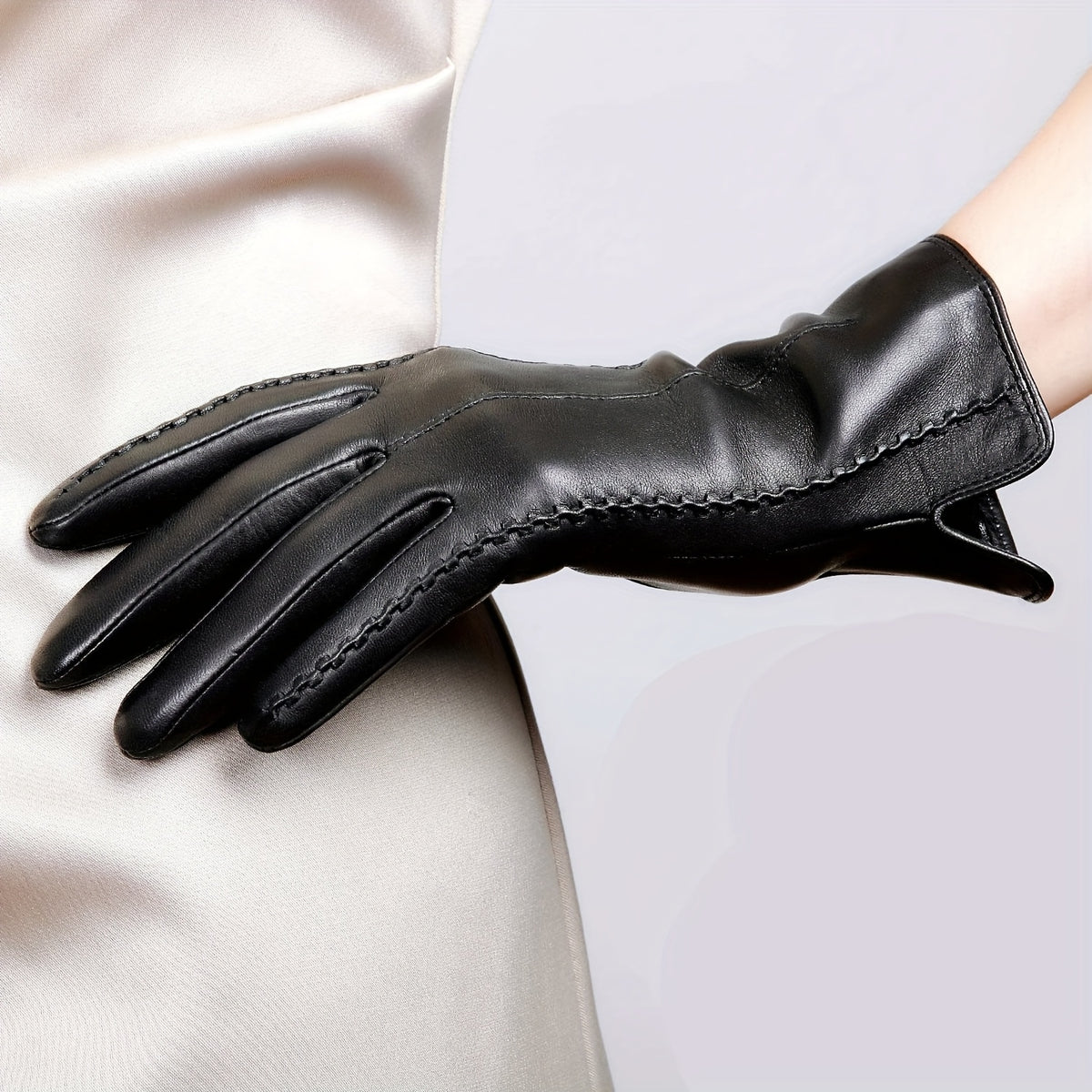 Gants cuir femme noir, vue rapprochée des coutures